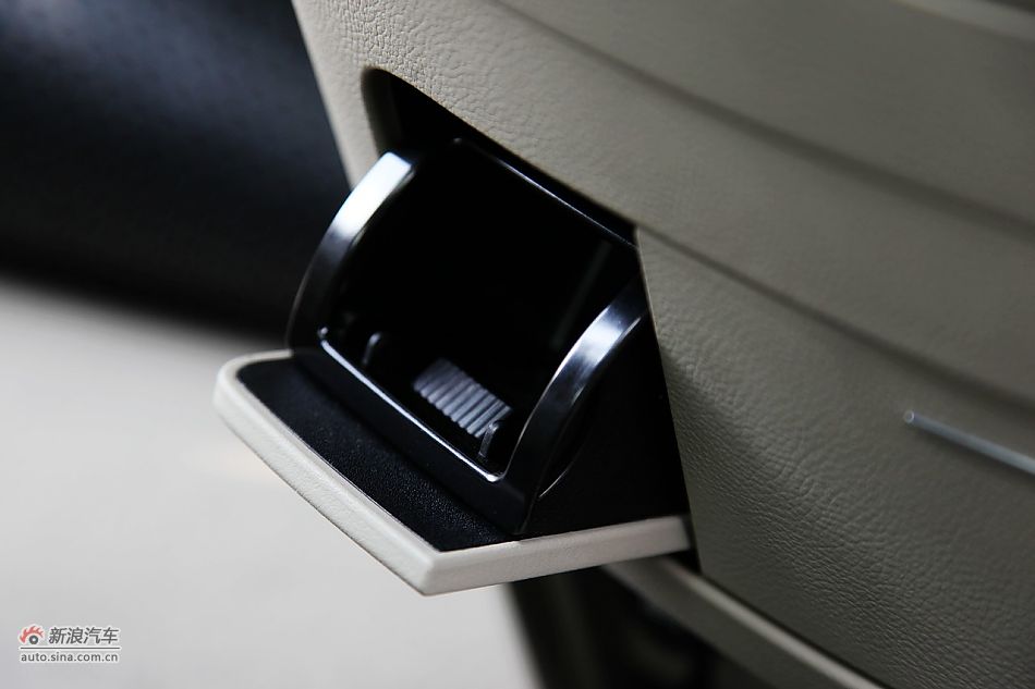 2011款别克GL8豪华商务车3.0 XT内饰图片