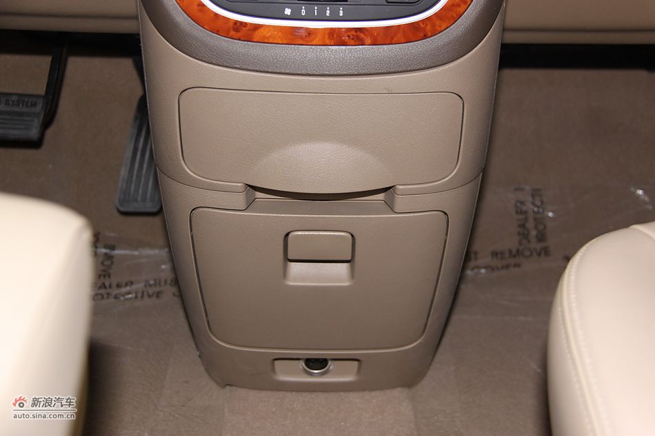 2011款别克GL8商务车到店实拍