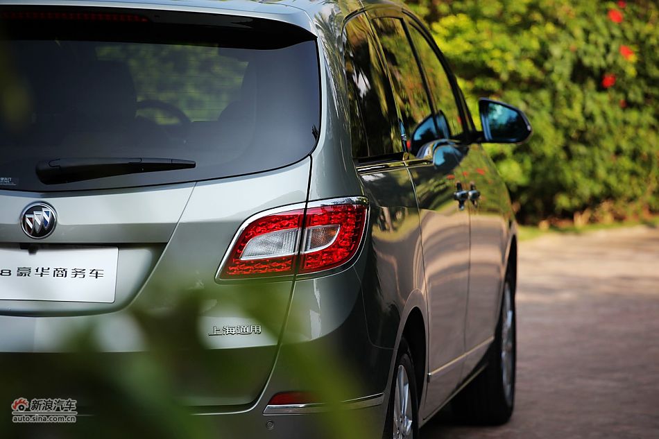 2011款别克GL8豪华商务车3.0 XT外观图片