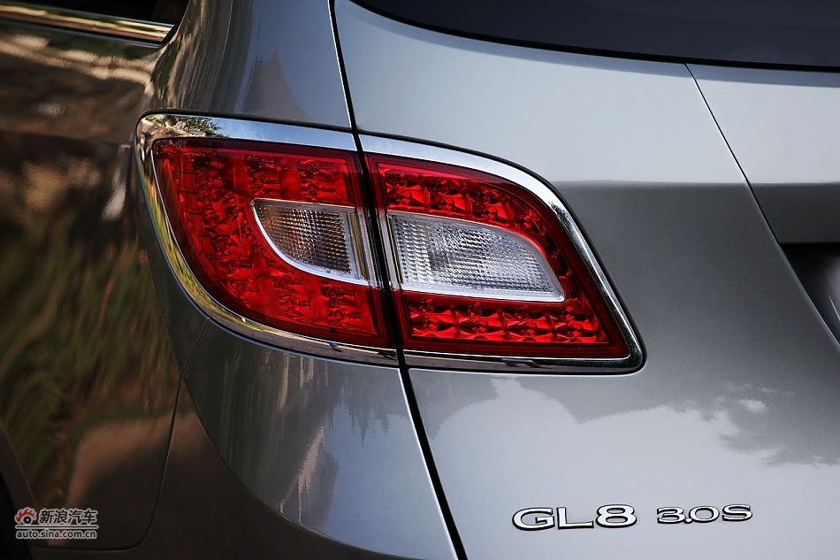 2011款别克GL8豪华商务车3.0 XT外观图片