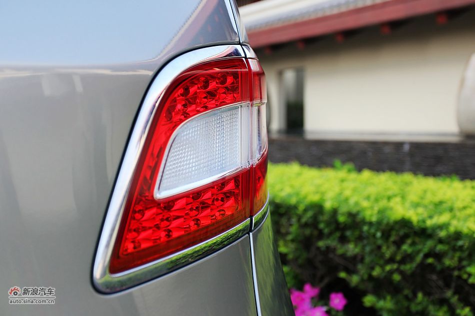 2011款别克GL8豪华商务车3.0 XT外观图片