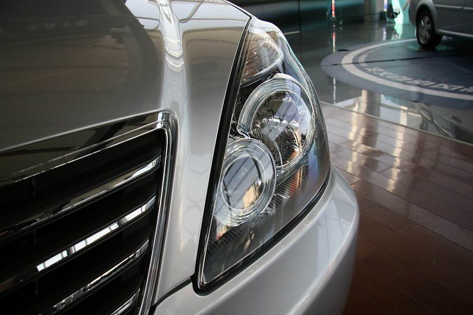 上海通用GL8陆尊前大灯