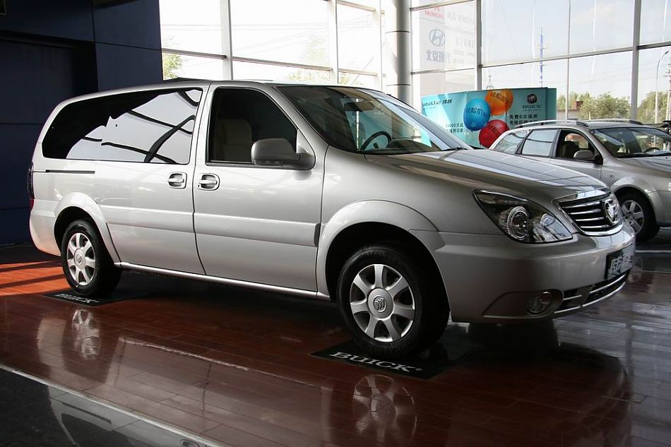 上海通用GL8陆尊外观