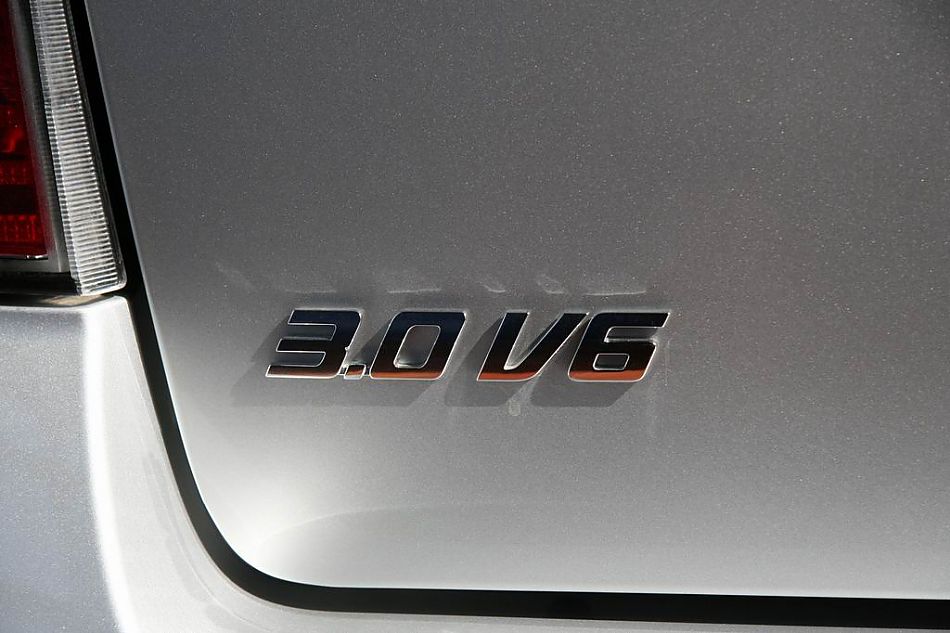 上海通用GL8陆尊尾部细节