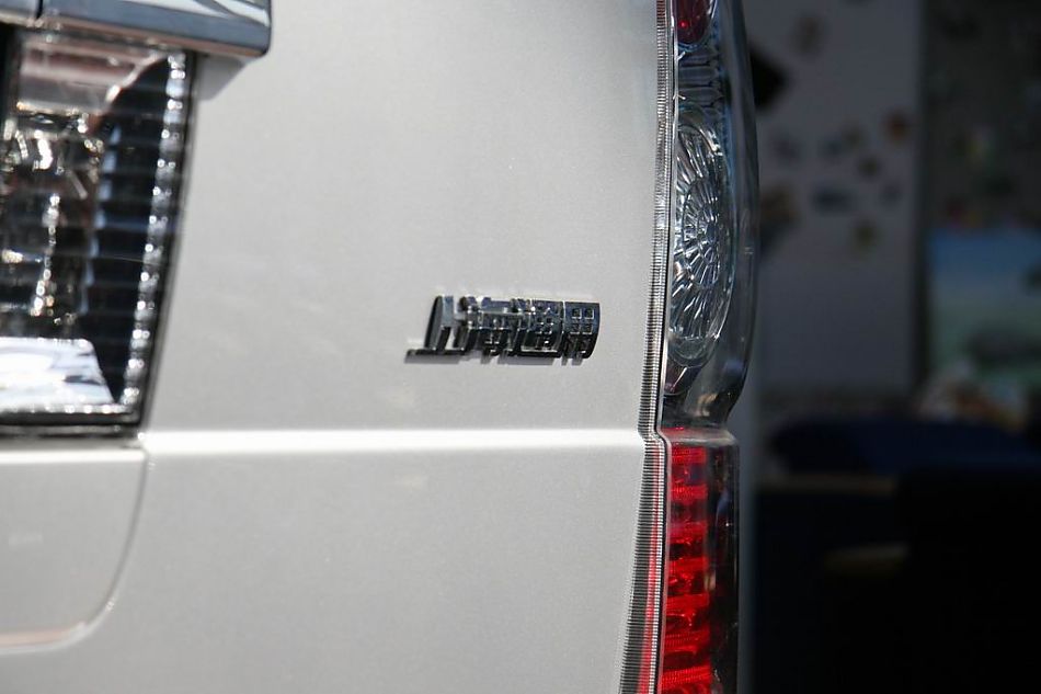 上海通用GL8陆尊尾部细节