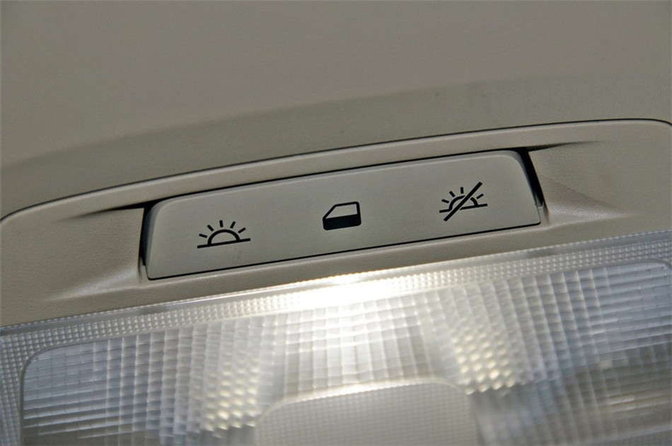 2013款 3.0L AT GT豪华商务豪雅版 座椅空间