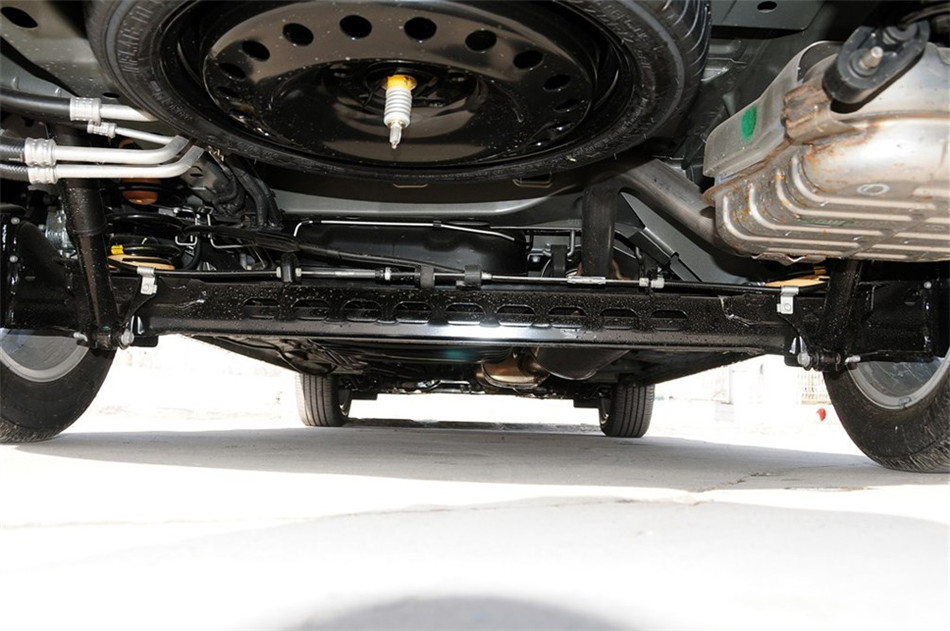 2013款 3.0L AT GT豪华商务豪雅版 引擎底盘