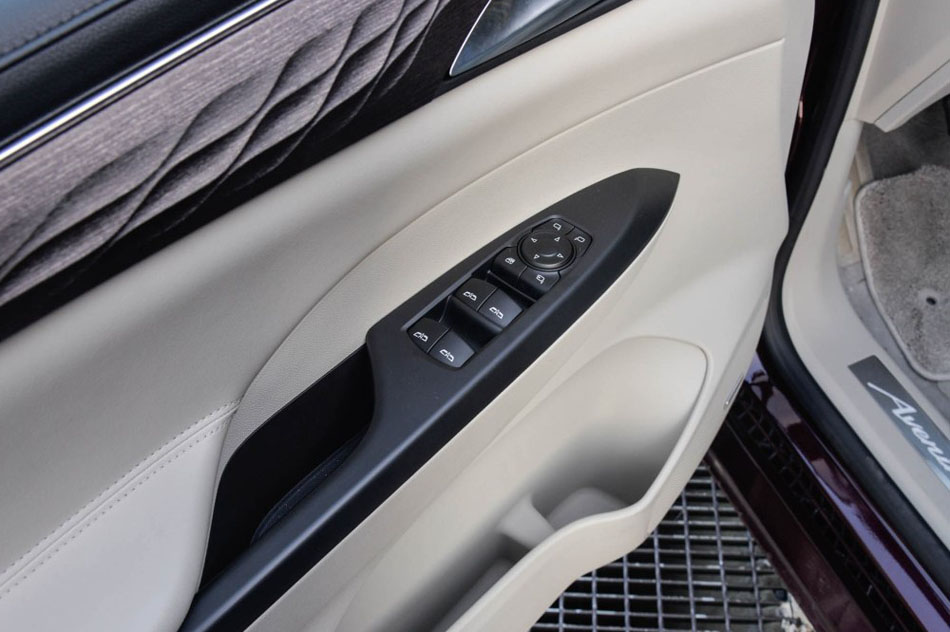 2017款 2.0T Avenir 座椅空间