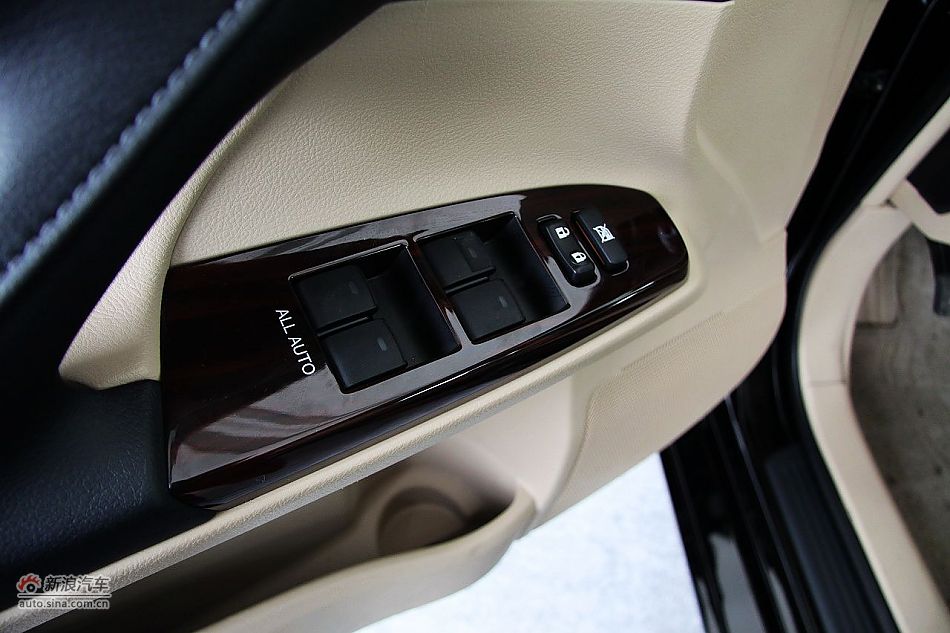 新锐志试车实拍-内饰