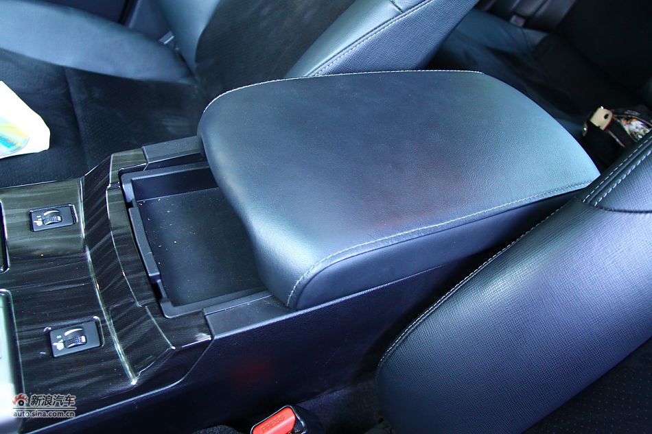 锐志座椅与空间