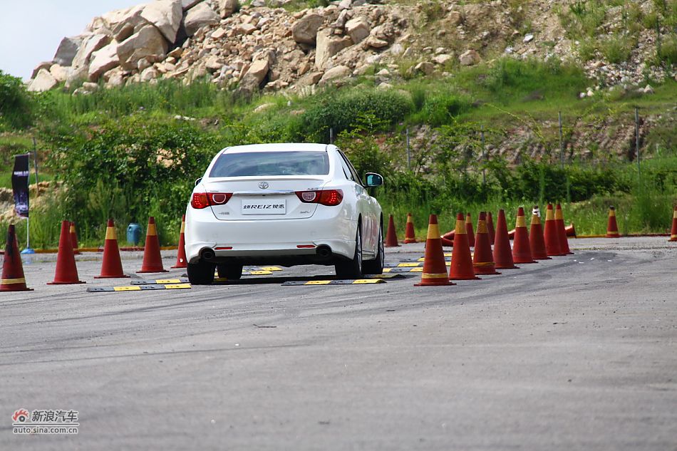 锐志试车实拍