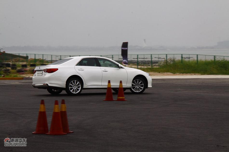 锐志试车实拍