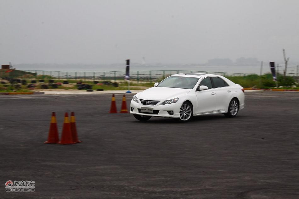 锐志试车实拍