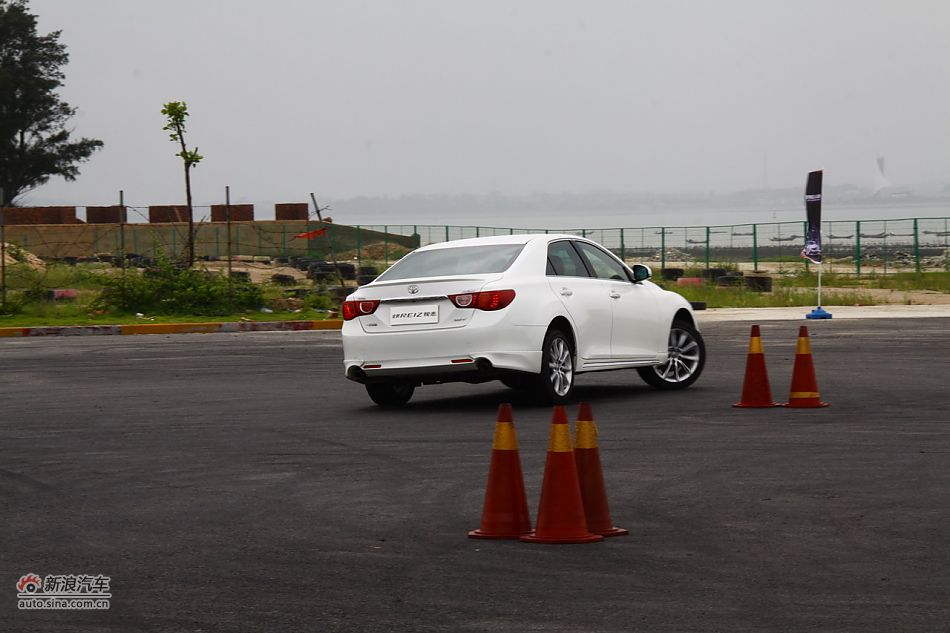 锐志试车实拍
