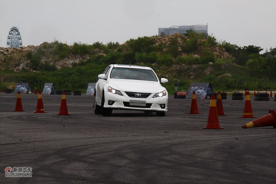 锐志试车实拍