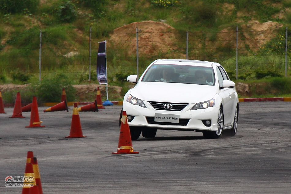 锐志试车实拍