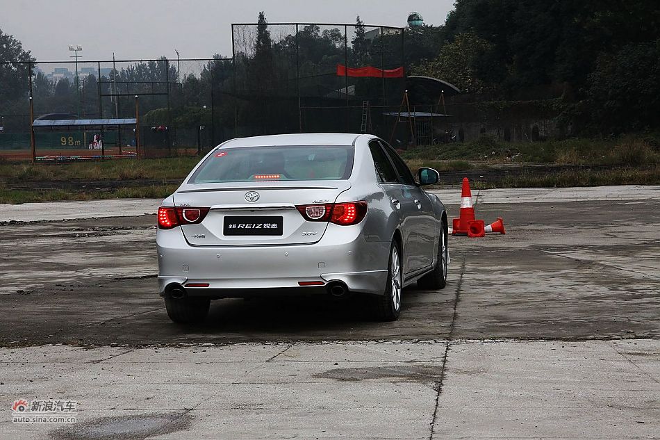 新锐志试车实拍-动态