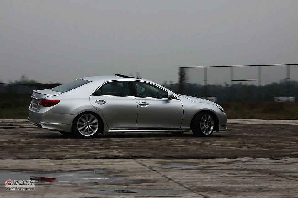 新锐志试车实拍-动态