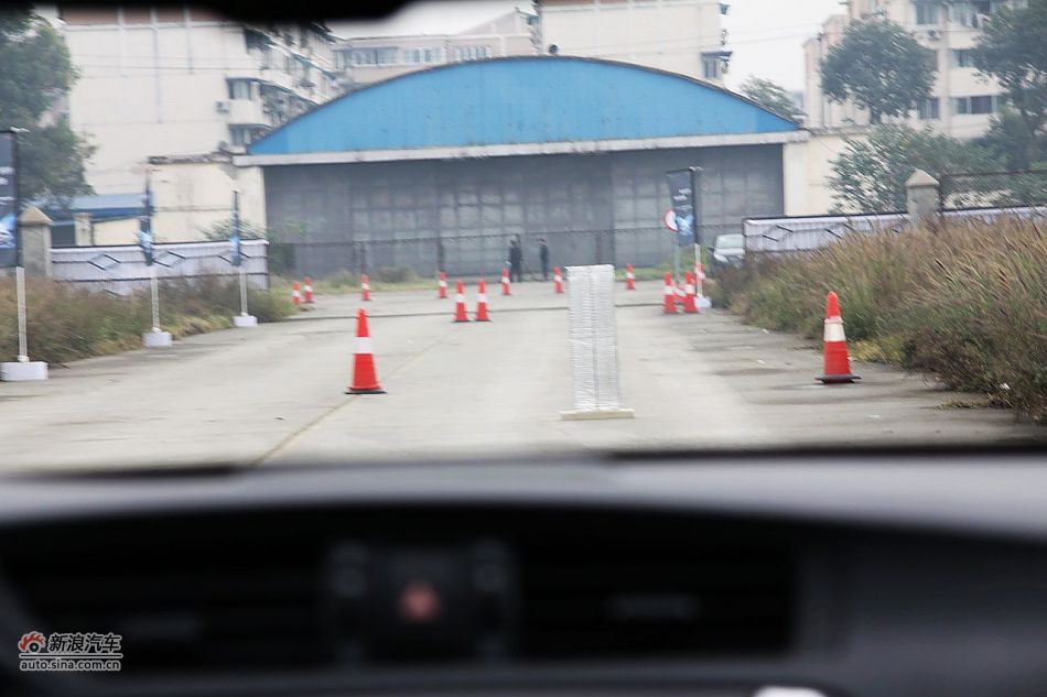 新锐志试车实拍-动态