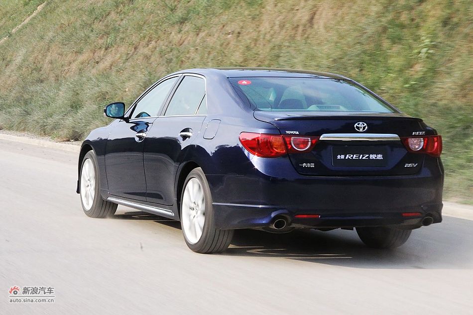 新锐志试车实拍-动态