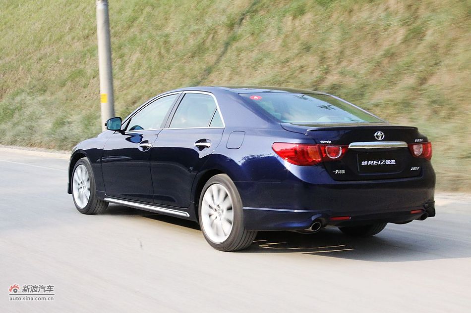 新锐志试车实拍-动态