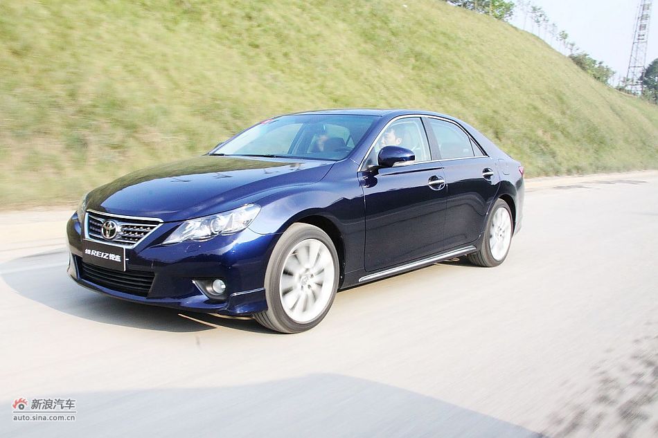 新锐志试车实拍-动态