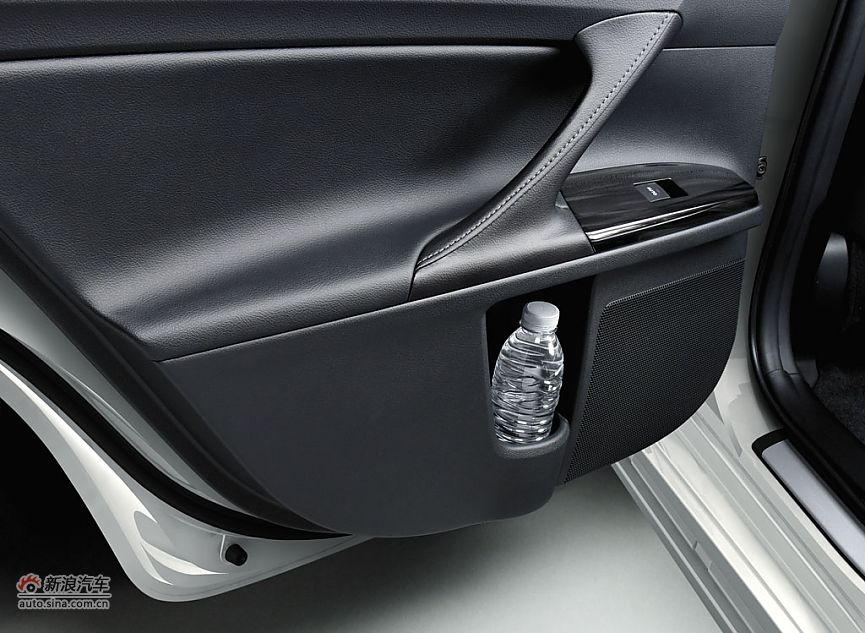 后车门储物空间