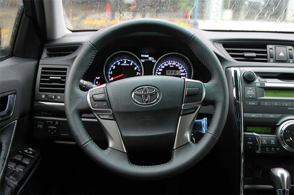 2012款锐志2.5V风度菁英炫装版 