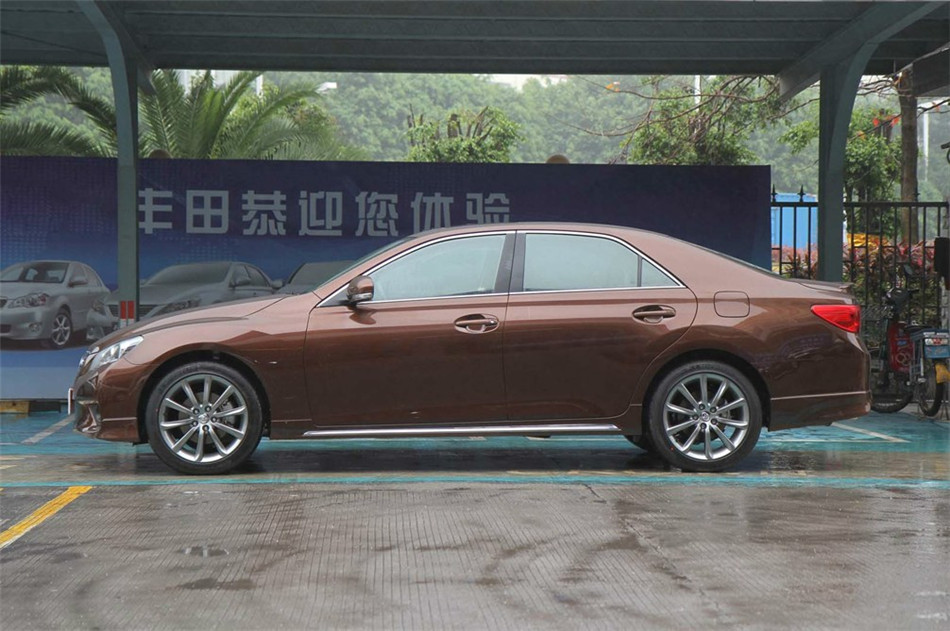 2012款锐志2.5V风度菁英炫装版 