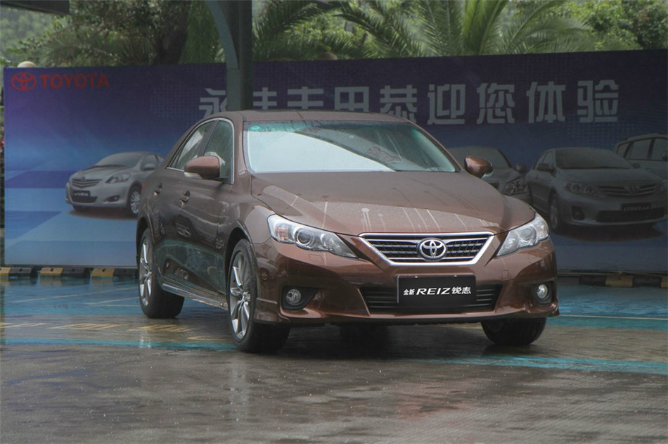 2012款锐志2.5V风度菁英炫装版 