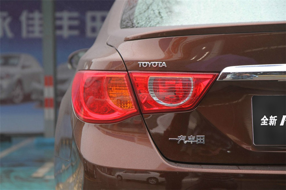 2012款锐志2.5V风度菁英炫装版 