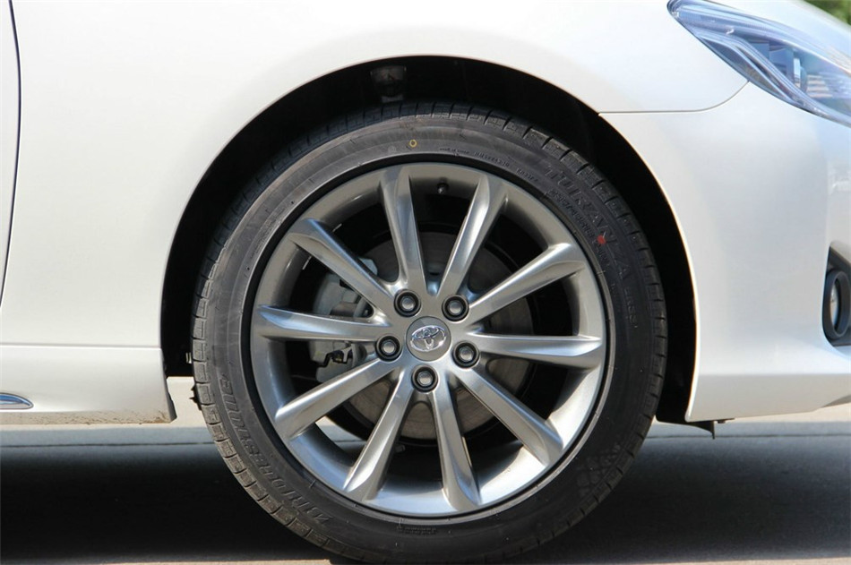 2013款锐志2.5V自动尚锐版