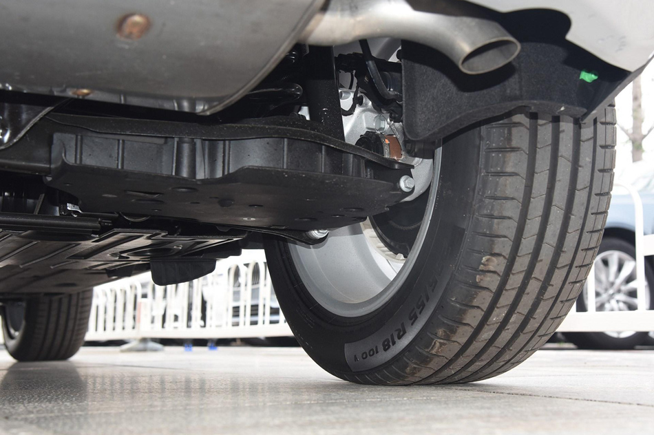 2018款 T4 四驱正午熔岩红 引擎底盘