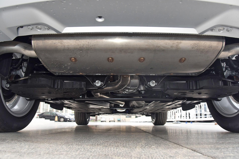 2018款 T4 四驱正午熔岩红 引擎底盘