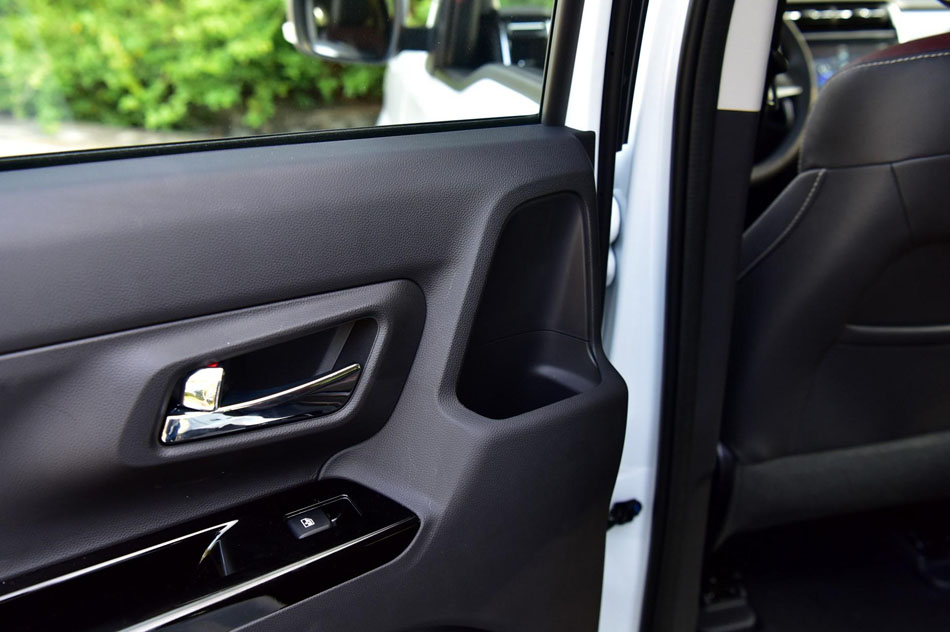 2018款 1.5L 手动豪华型 座椅空间