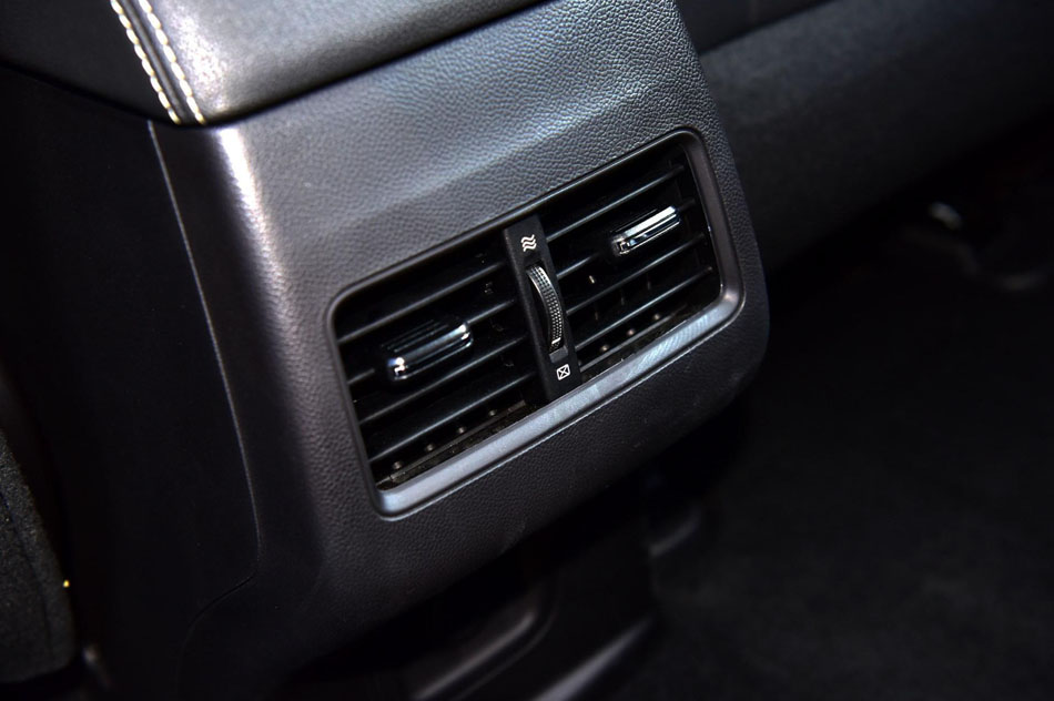 2018款 1.5L 手动豪华型 座椅空间