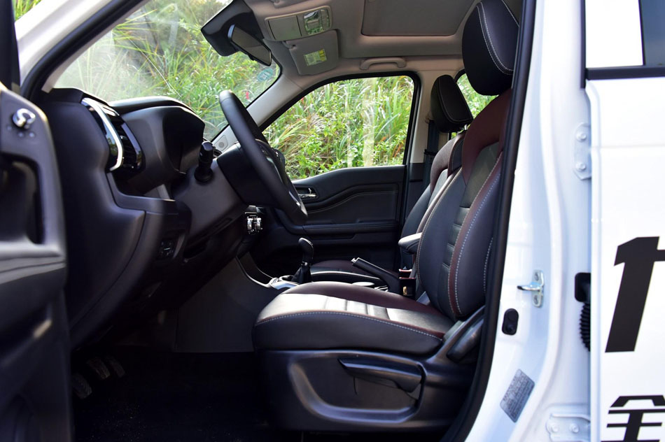 2018款 1.5L 手动豪华型 座椅空间