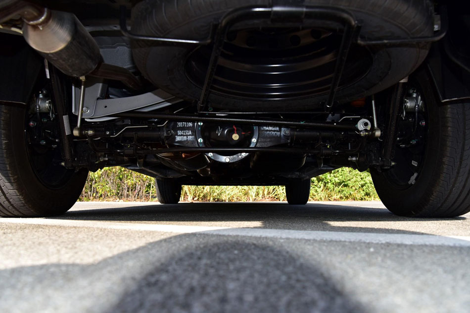 2018款 1.5L 手动豪华型 引擎底盘