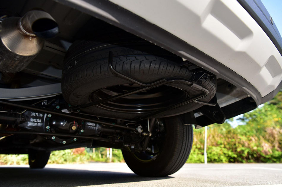 2018款 1.5L 手动豪华型 引擎底盘