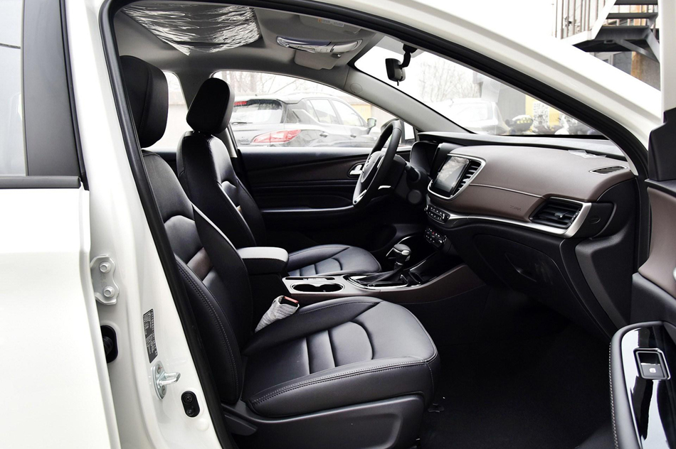 2018款 200T 自动豪华版 座椅空间