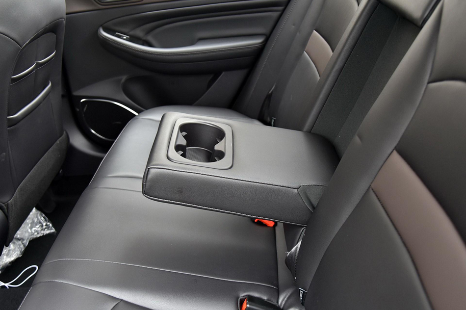 2018款 200T 自动豪华版 座椅空间