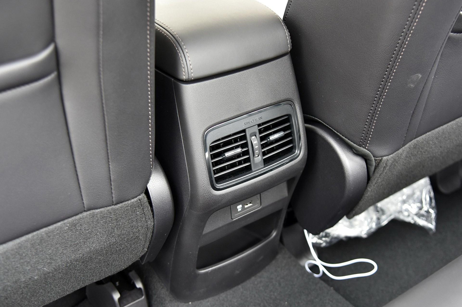 2018款 200T 自动豪华版 座椅空间