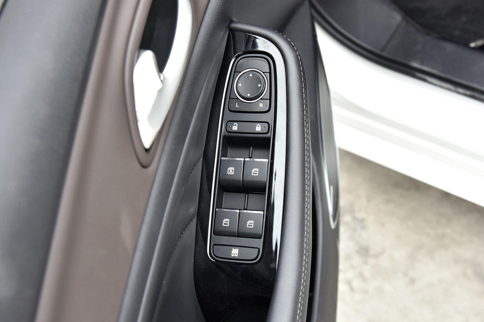 2018款 200T 自动豪华版 座椅空间