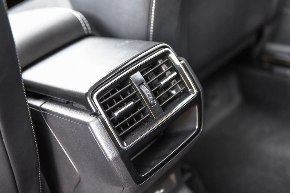 2018款 TSI280 旗舰版 座椅空间