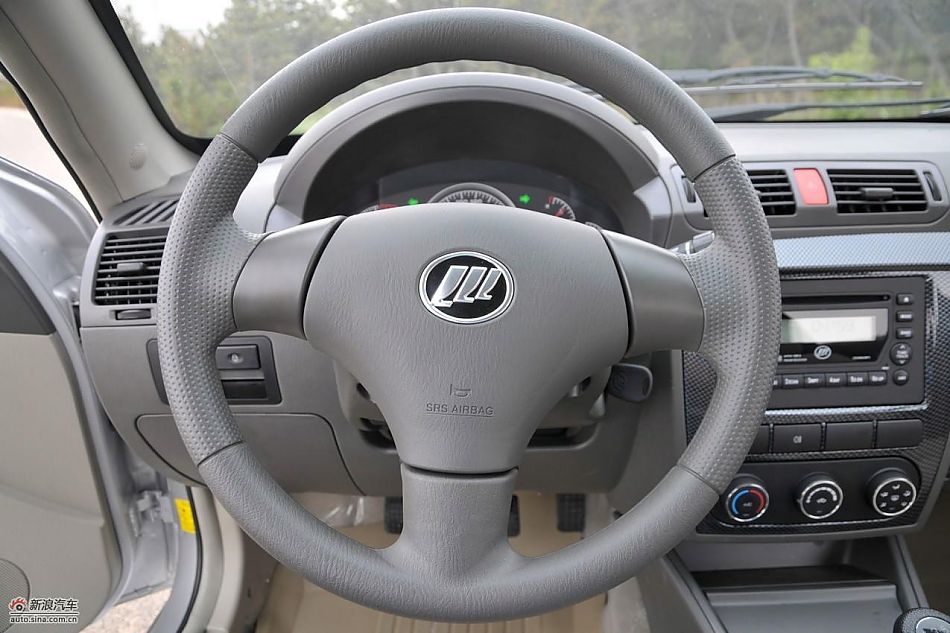 力帆520领航舒适型内饰