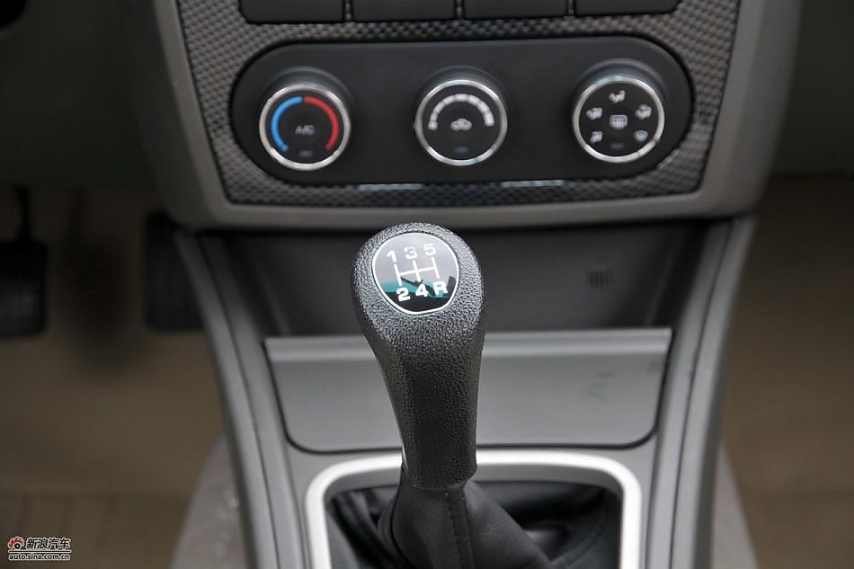 力帆520领航舒适型内饰