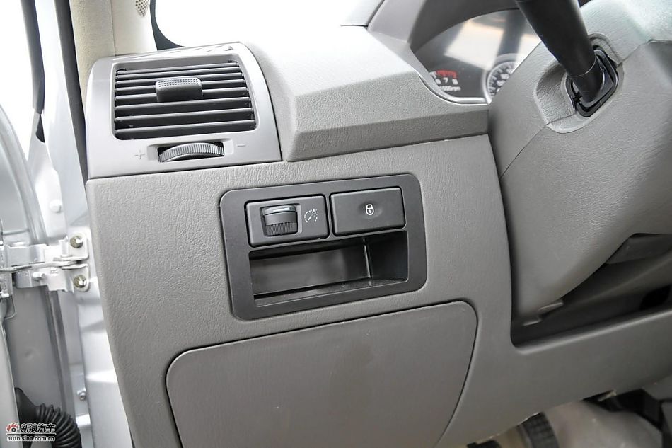 力帆520领航舒适型内饰