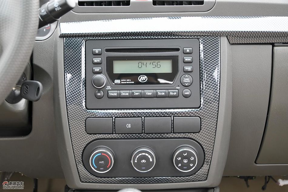 力帆520领航舒适型内饰