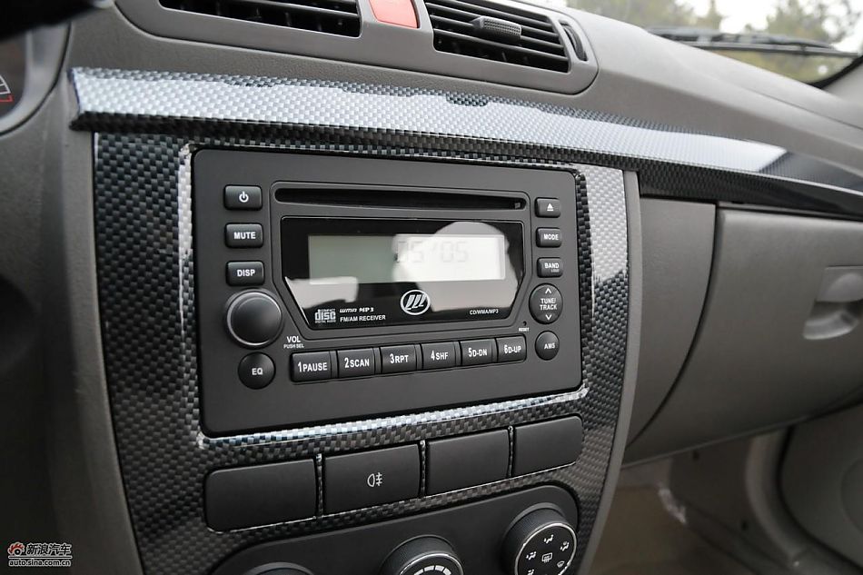 力帆520领航舒适型内饰