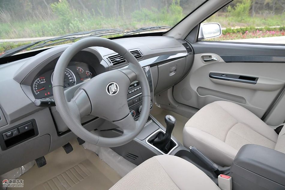 力帆520领航舒适型内饰